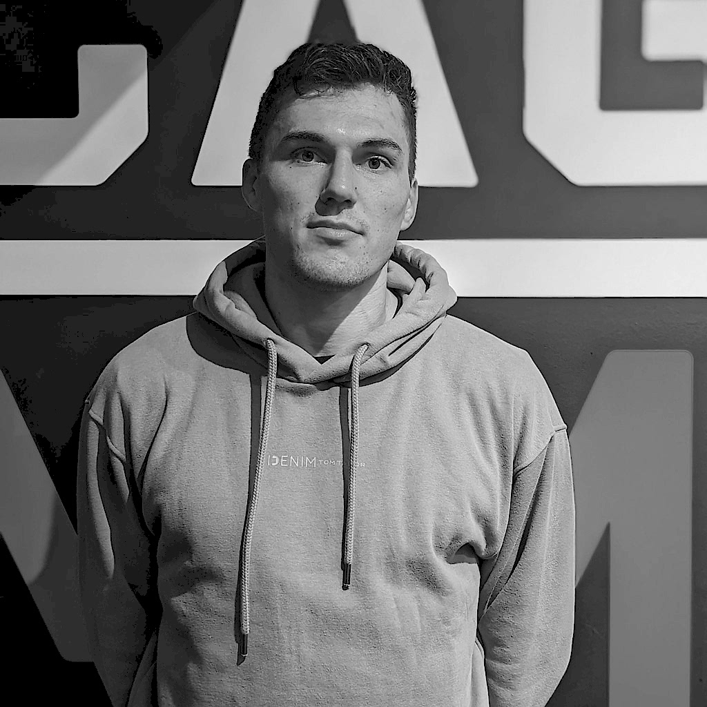 Trainer bei CAGE MMA Simon